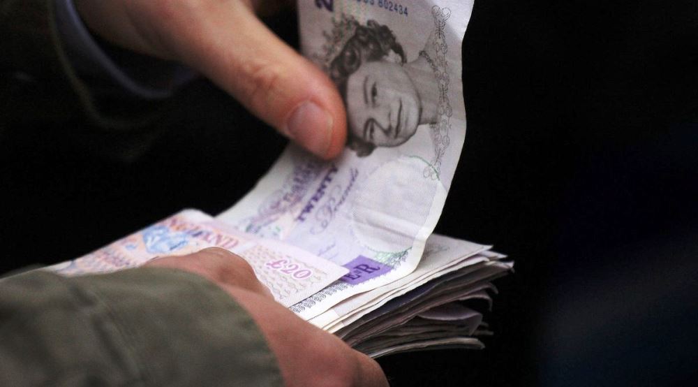 Britania do nxjerre nga qarkullimi kartemonedhat 20 dhe 50 paund